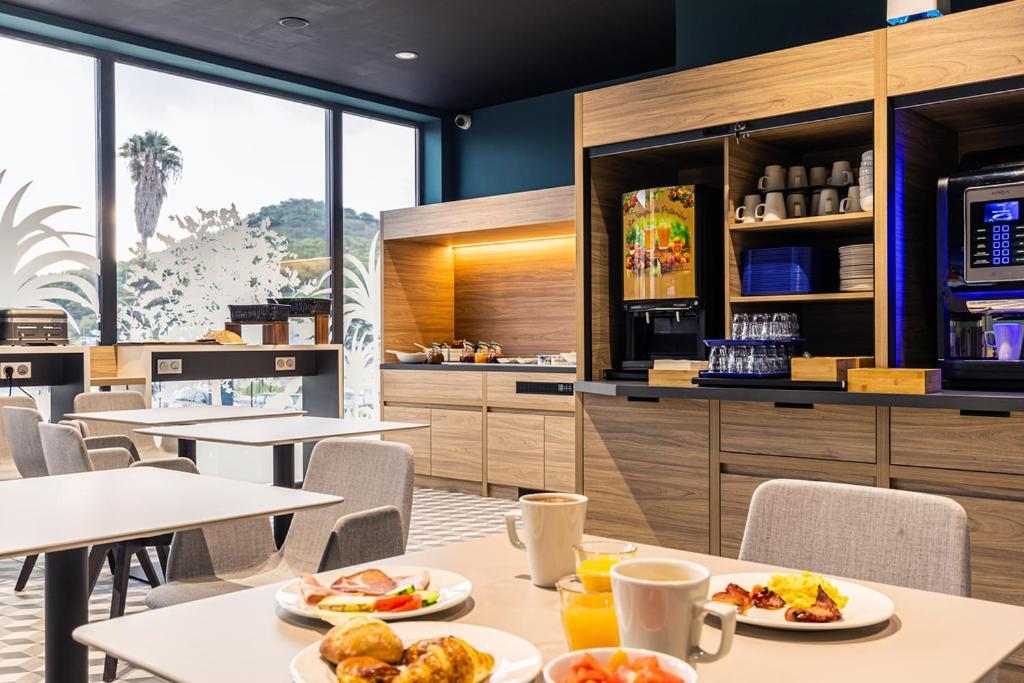 Holiday Inn Express Ajaccio By Ihg Bagian luar foto