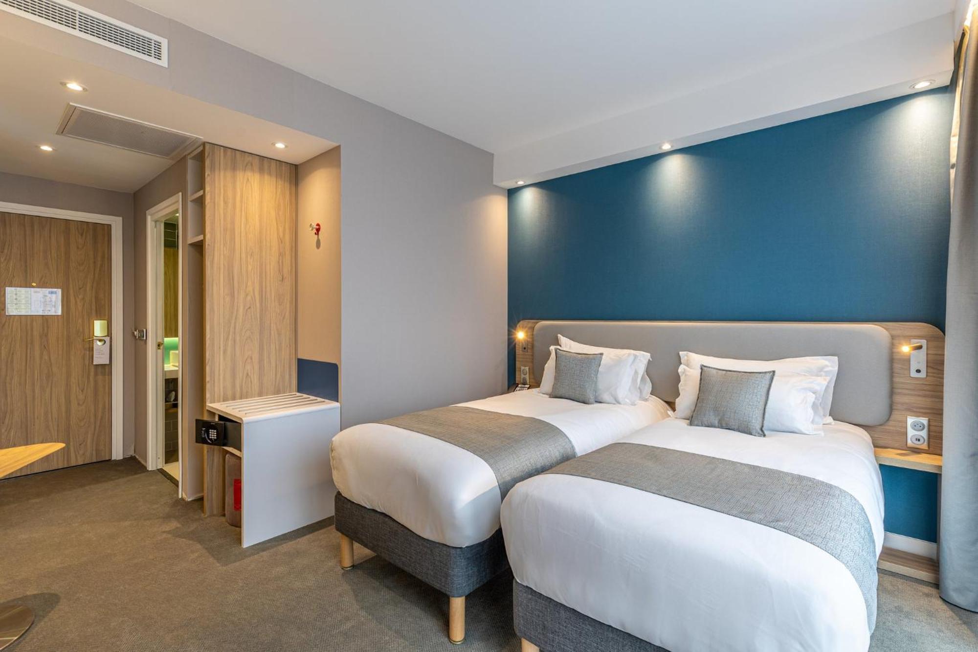 Holiday Inn Express Ajaccio By Ihg Bagian luar foto