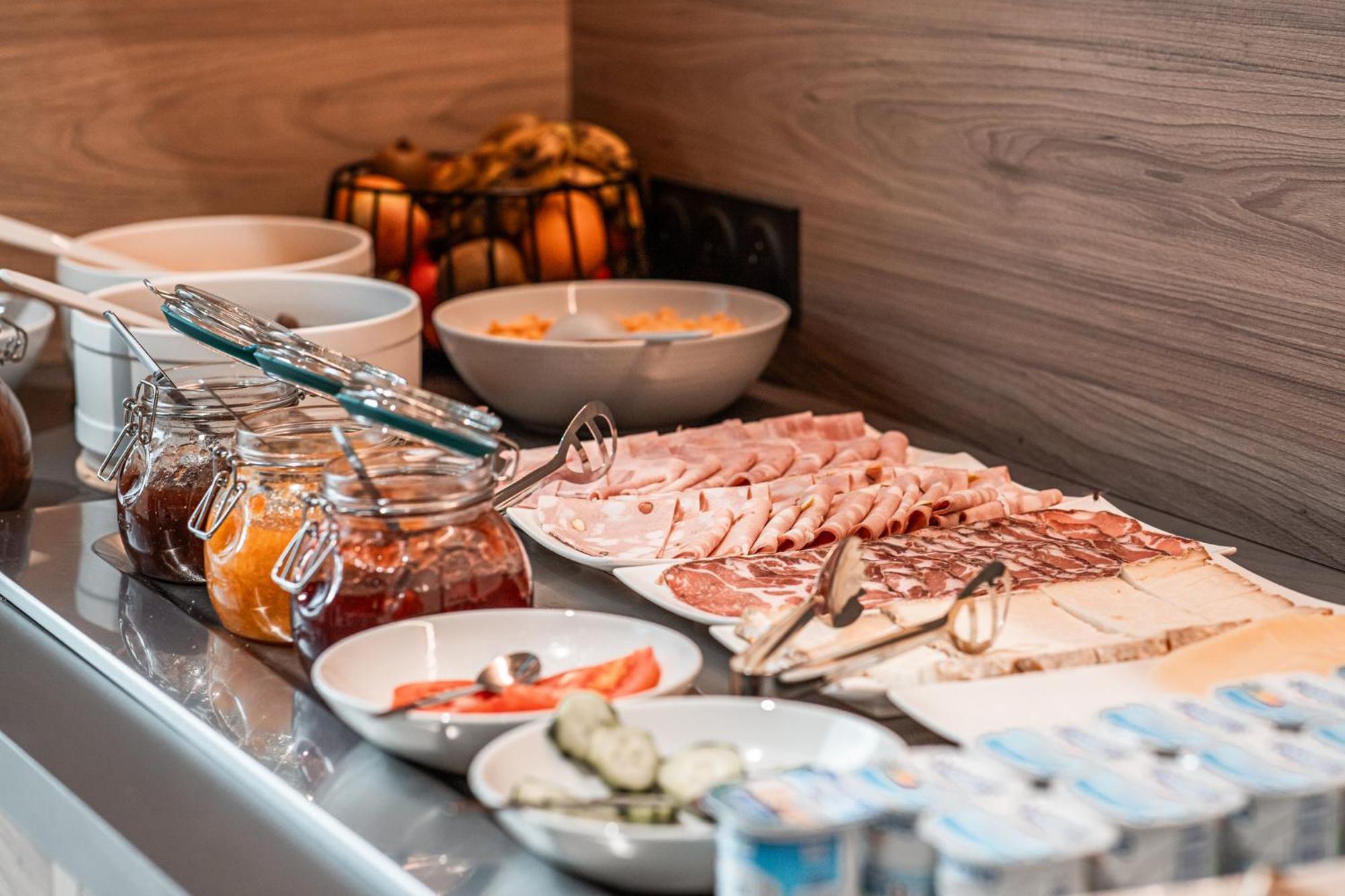 Holiday Inn Express Ajaccio By Ihg Bagian luar foto