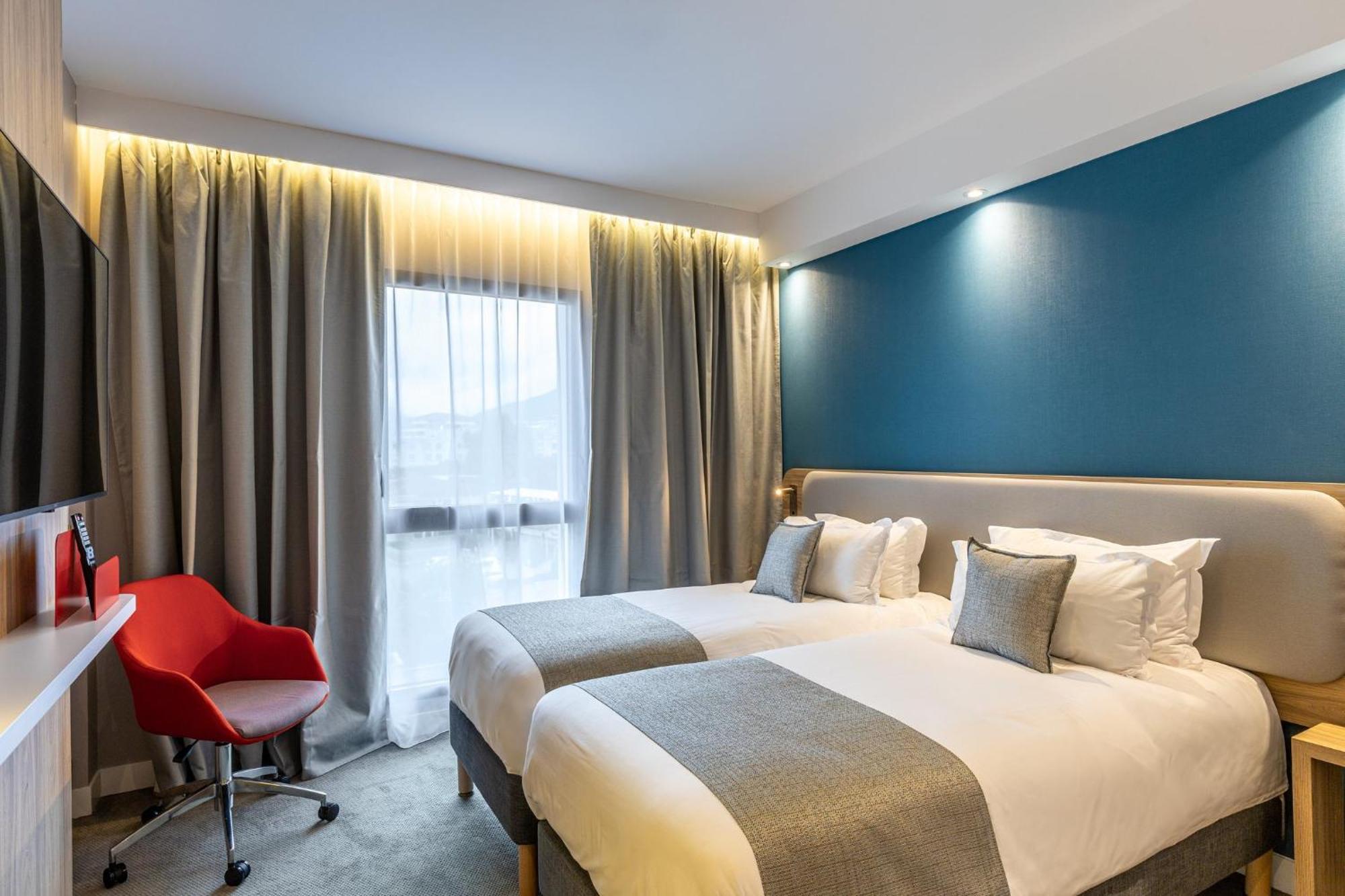 Holiday Inn Express Ajaccio By Ihg Bagian luar foto